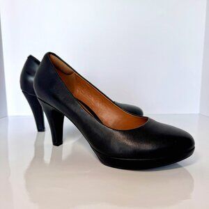 Clarks Collection Soft Cushion, Size 10M, Black Heels / Pumps
